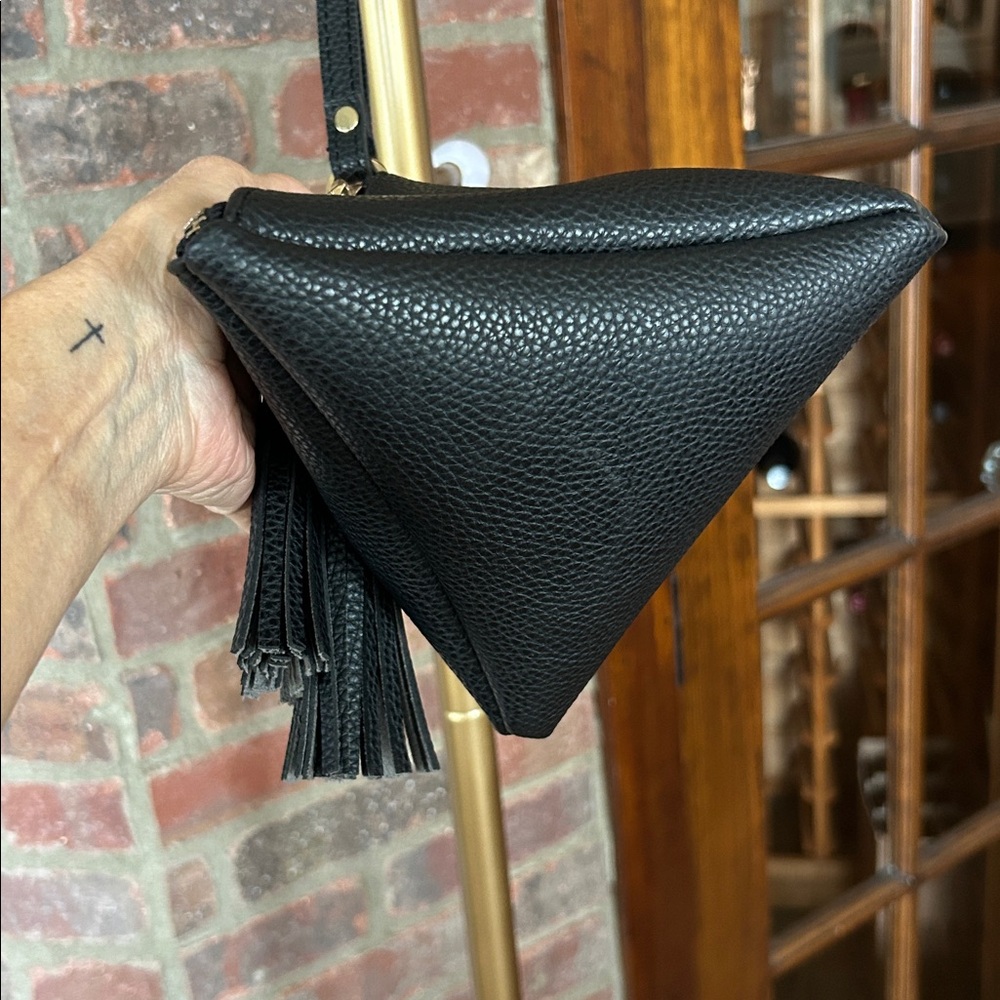 Black Wristlet Triangular Vegan Leather Handbag never used - Picture 2 of 3